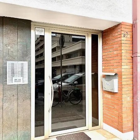 White Bilocale Elegante E Luminoso In Centro Citta Zona Ospedale Daire Udine